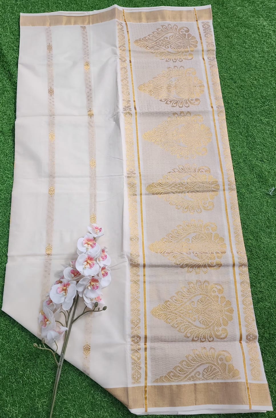 Kerala cotton Rich Pallu Butti Body