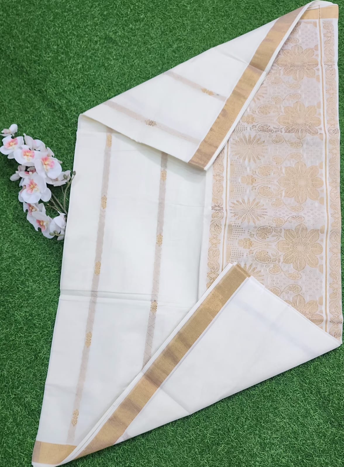 Kerala cotton Rich Pallu Butti Body